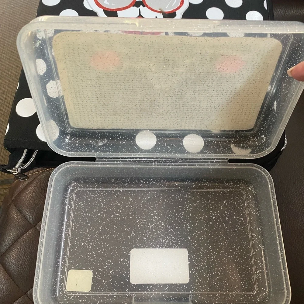Justice Loose leaf has 3 folders and slats for organizing w Name Tag & Art box - Picture 11 of 12